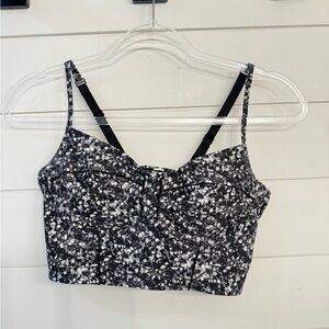 Lululemon sports bra, size small (4 or 6, not sure which!)